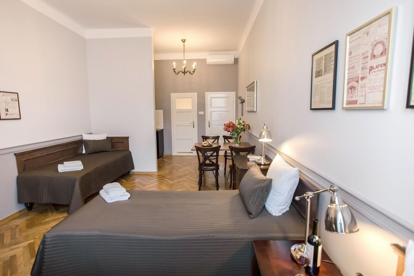 Scharffenberg-Apartments-Main-Square-Room-25