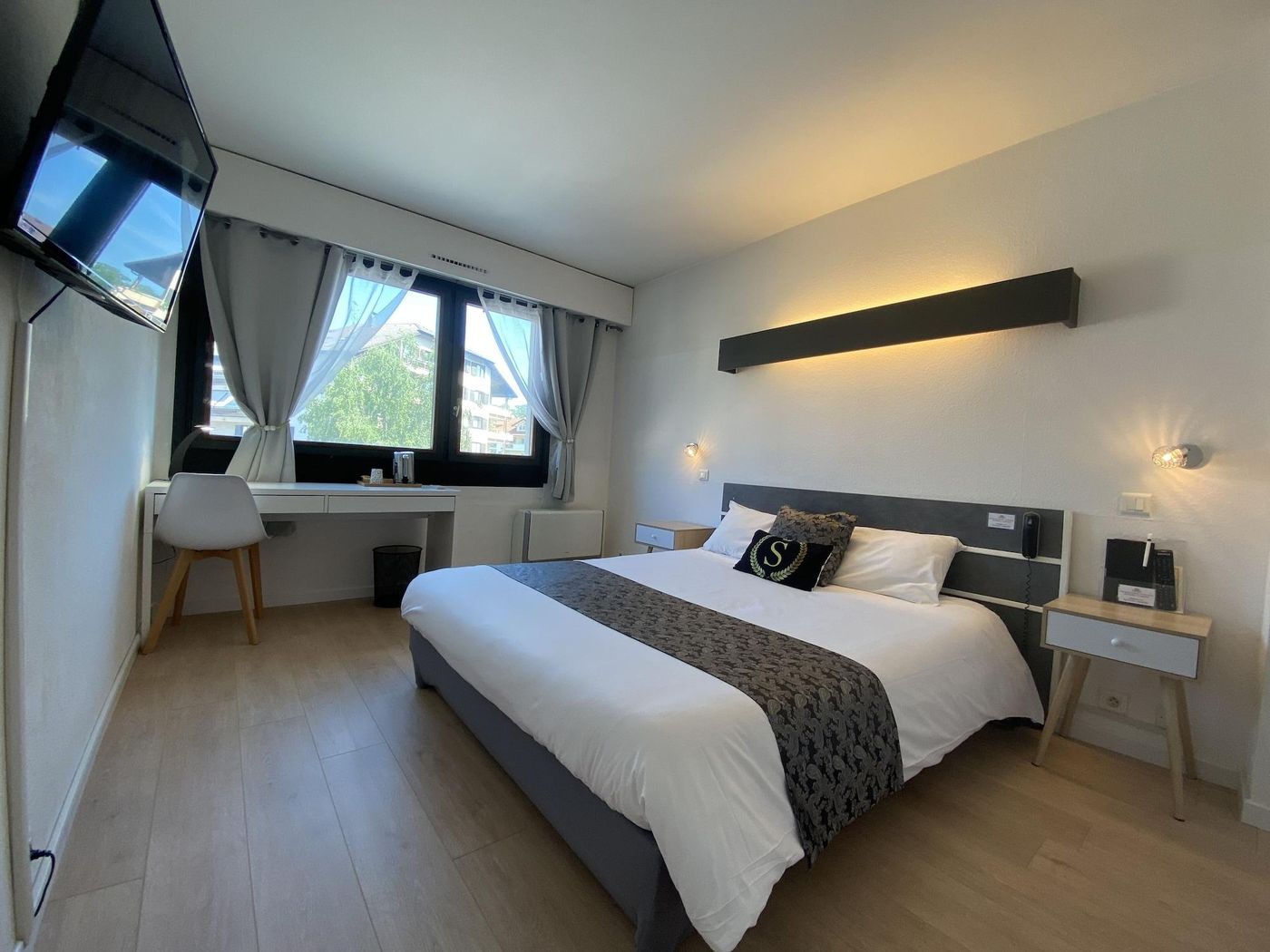 Savoie Hotel-France-SAINT-JULIEN-EN-GENEVOIS-Room-9