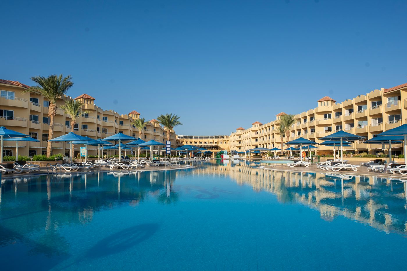 Amwaj-Beach-Club-Abu-Soma-Pool-3