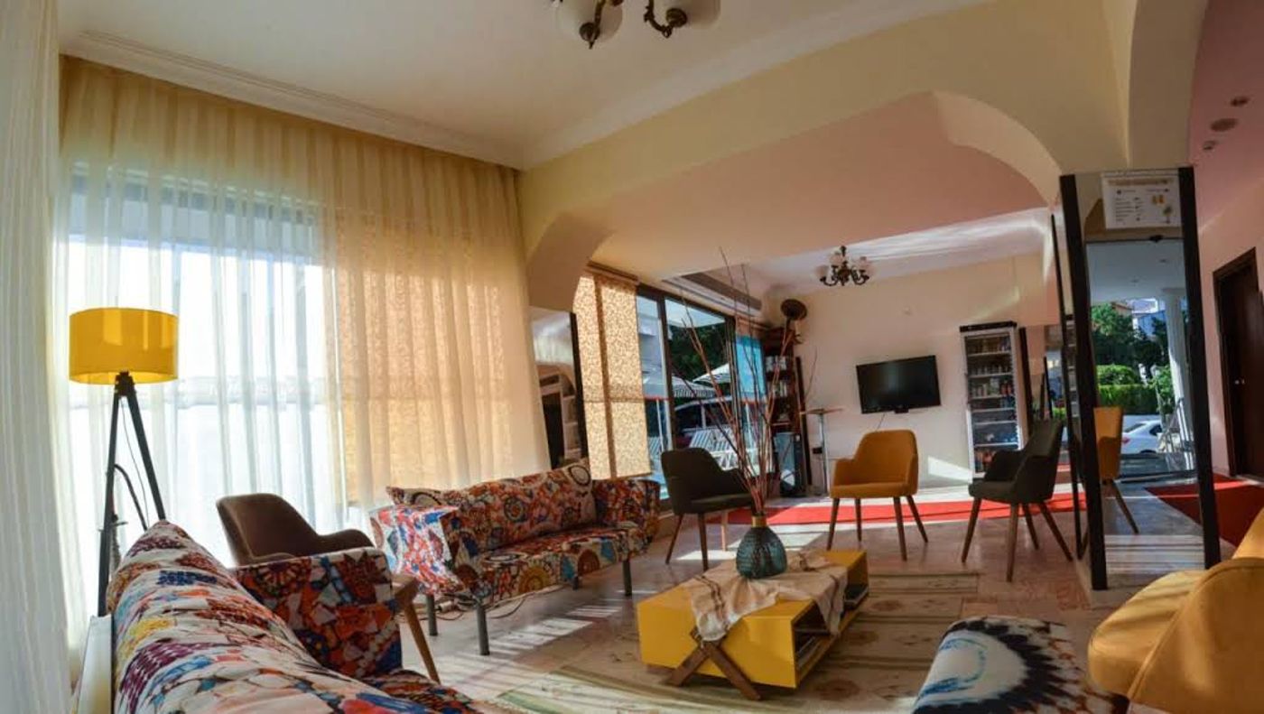 Green-Palm-Hotel-Lobby-16