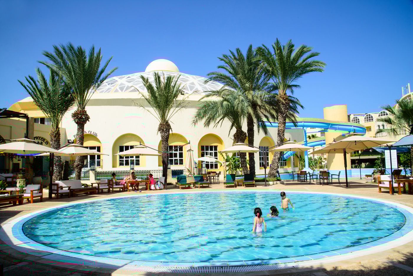 Hotel-Suite-Les-Charmilles-Pool-3