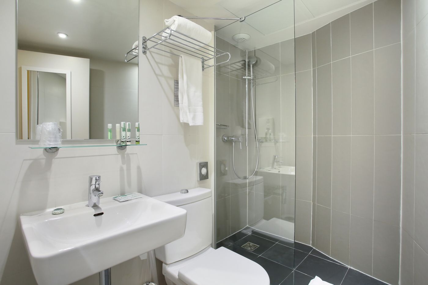 Hotel-Eiffel-Capitol-Room-25