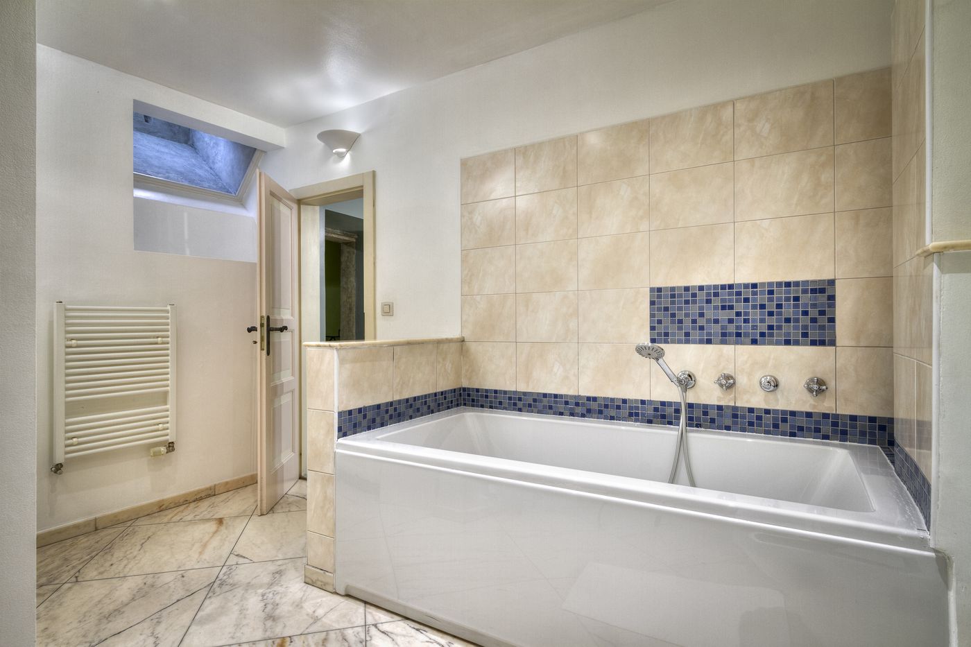 Black-Star-Suites-Room-20