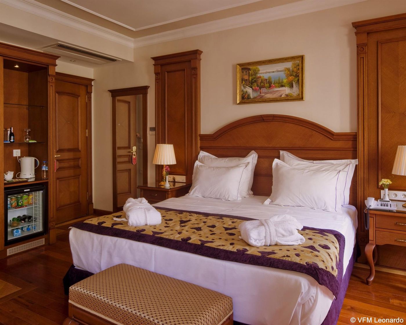 Glk-Premier-The-Home-Suites---Spa-Room-3