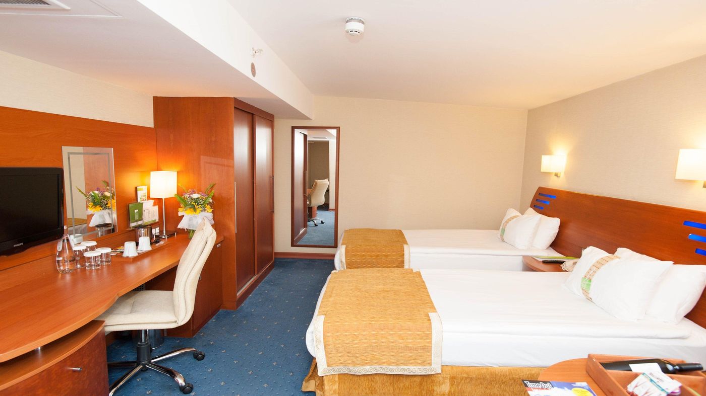 Holiday-Inn--Istanbul-City-Room-22