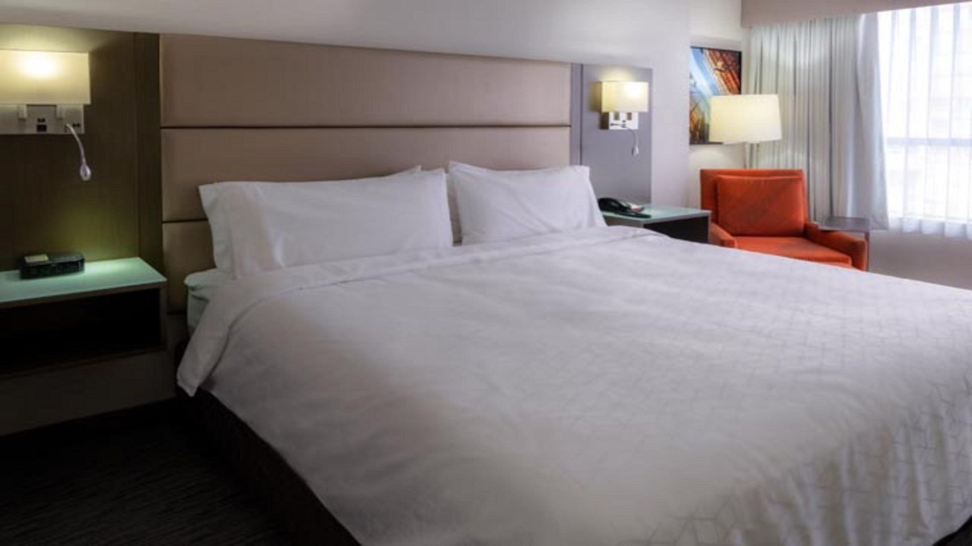 Holiday-Inn-Express-Vancouver-Metrotown--Burnaby--Room-30