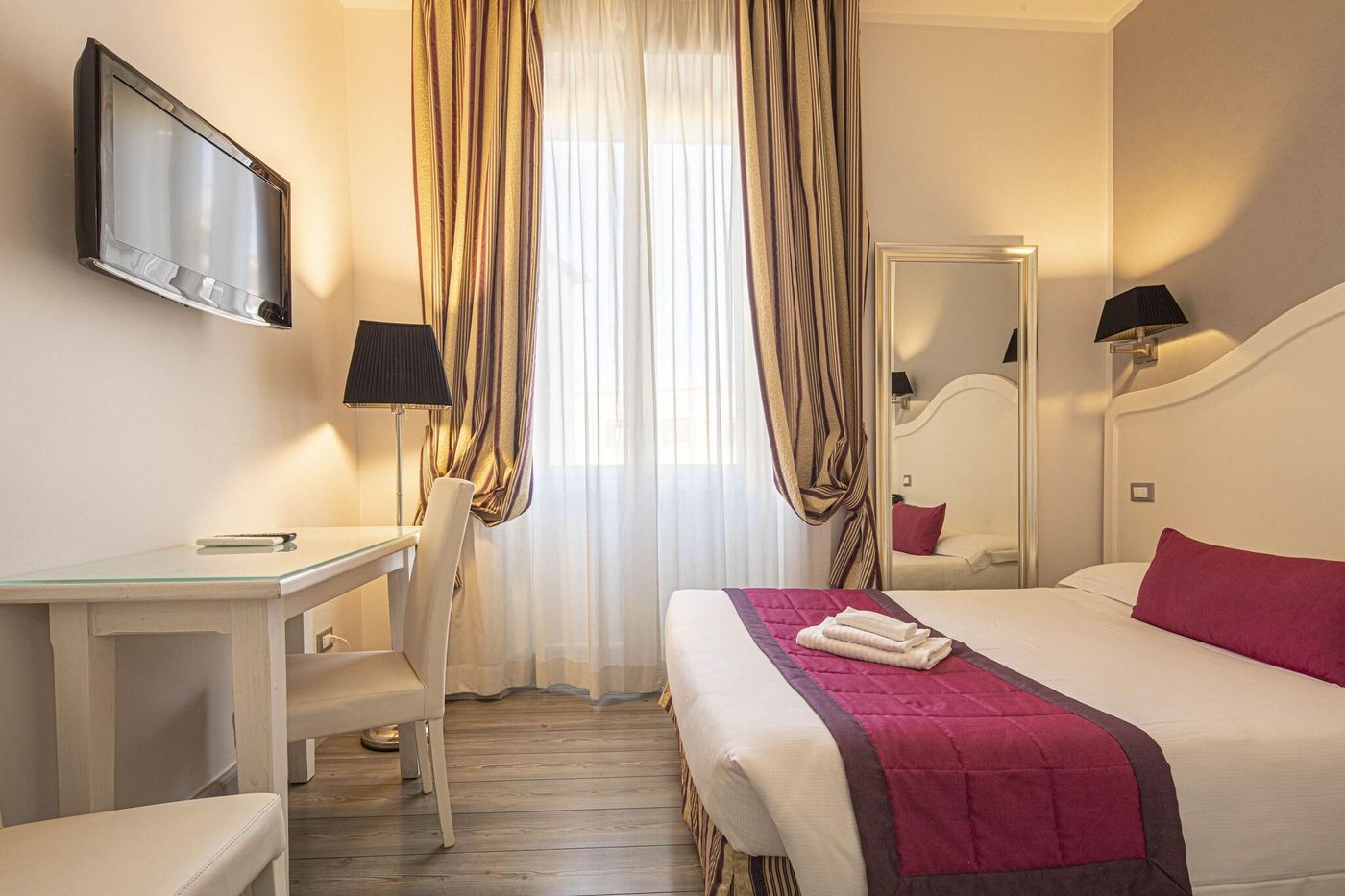 Domus-Castrense-Room-12