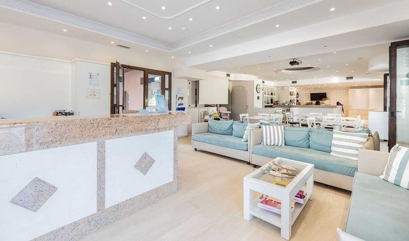 Castro-Hotel-Lobby-55