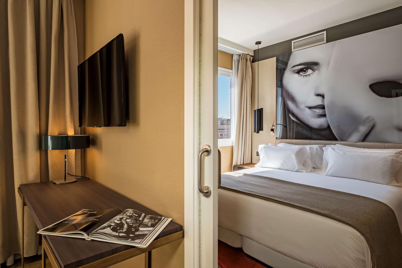 NH-Collection-Madrid-Suecia-Room-30