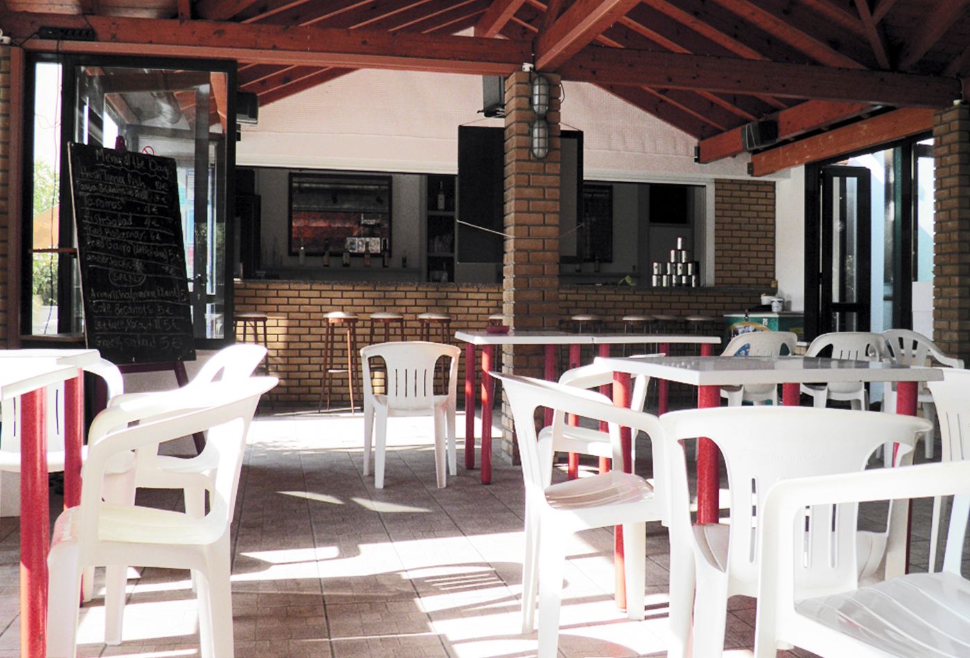 Nireas-Studios---Apartments-Restaurant-27