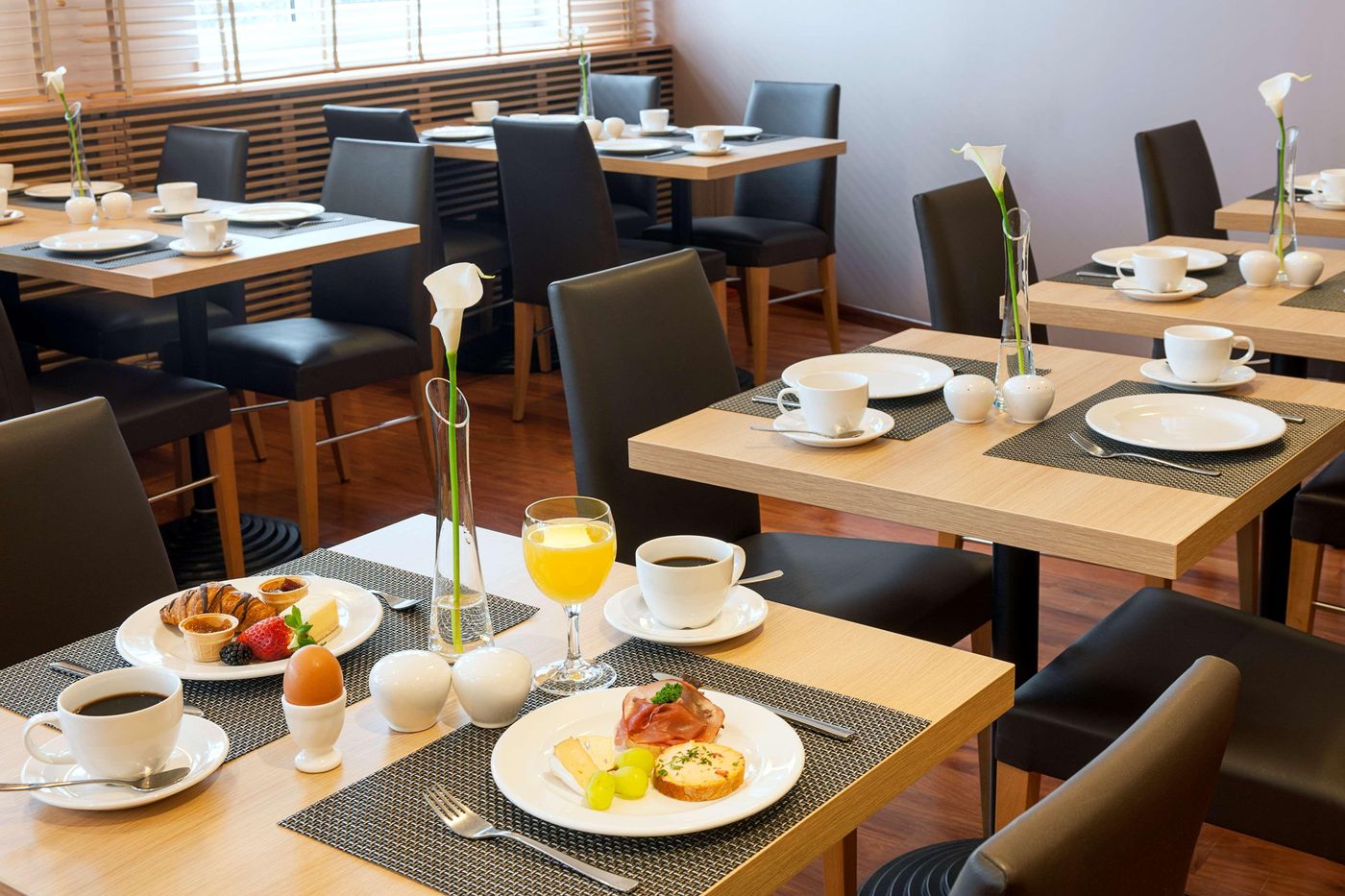 NH-Munchen-Messe-Restaurant-33