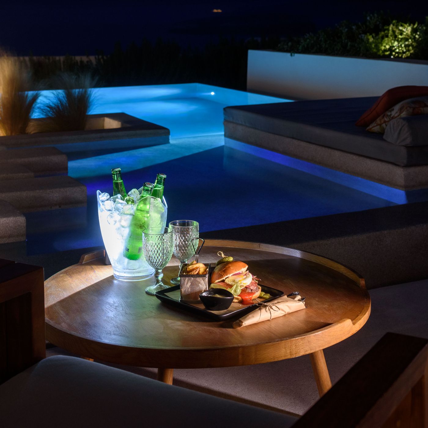 Potnia-Theron-Suites-Restaurant-11