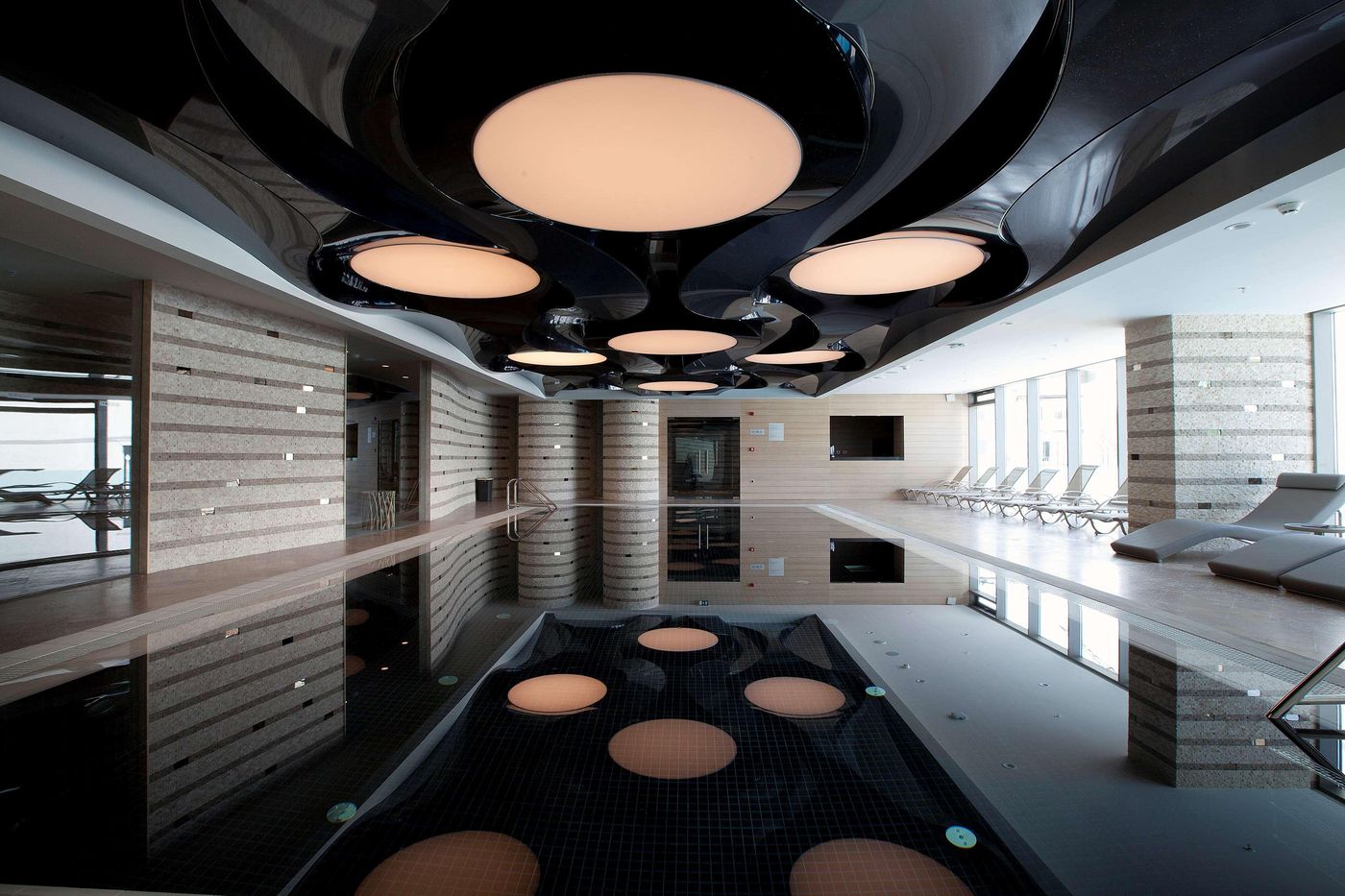 Radisson-Blu-Hotel-Istanbul-Sisli-Pool-58