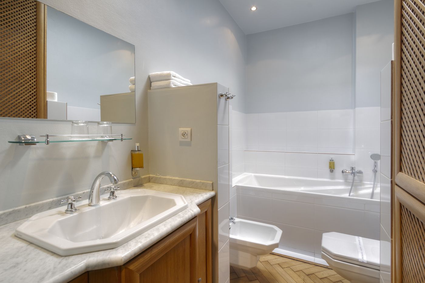 Black-Star-Suites-Room-16