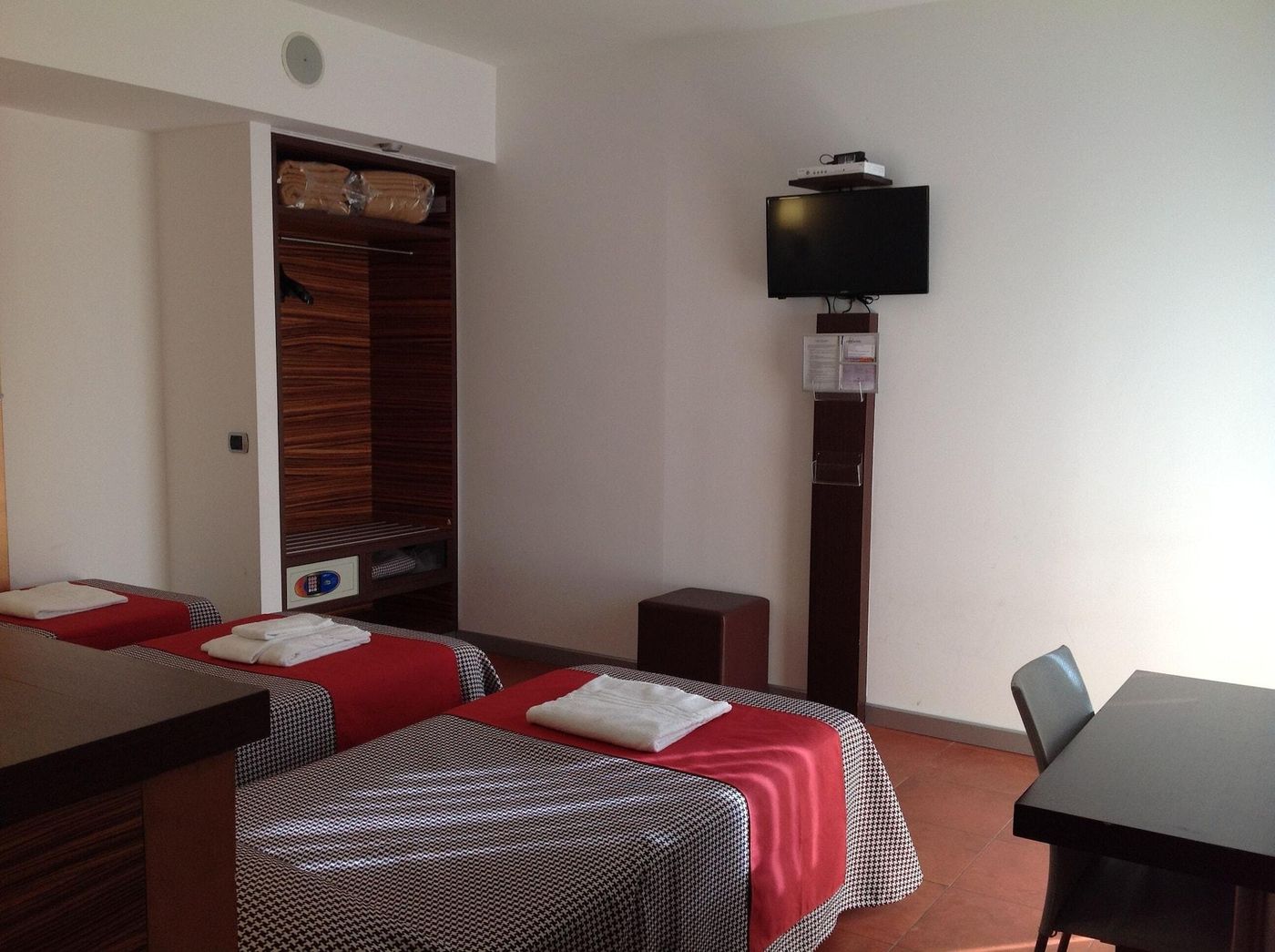 Hotel-Bed---Business-Room-5