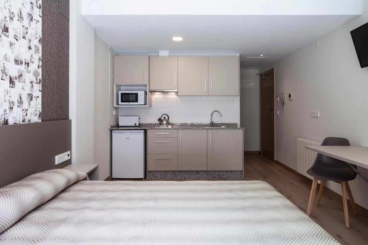 Estudios-Benidorm-Room-25