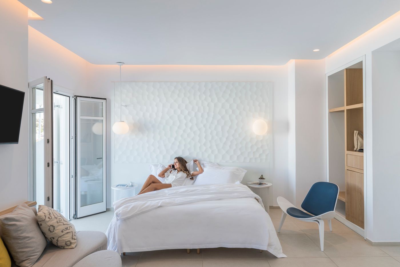 Myconian-Kyma---Design-Hotels-Room-44