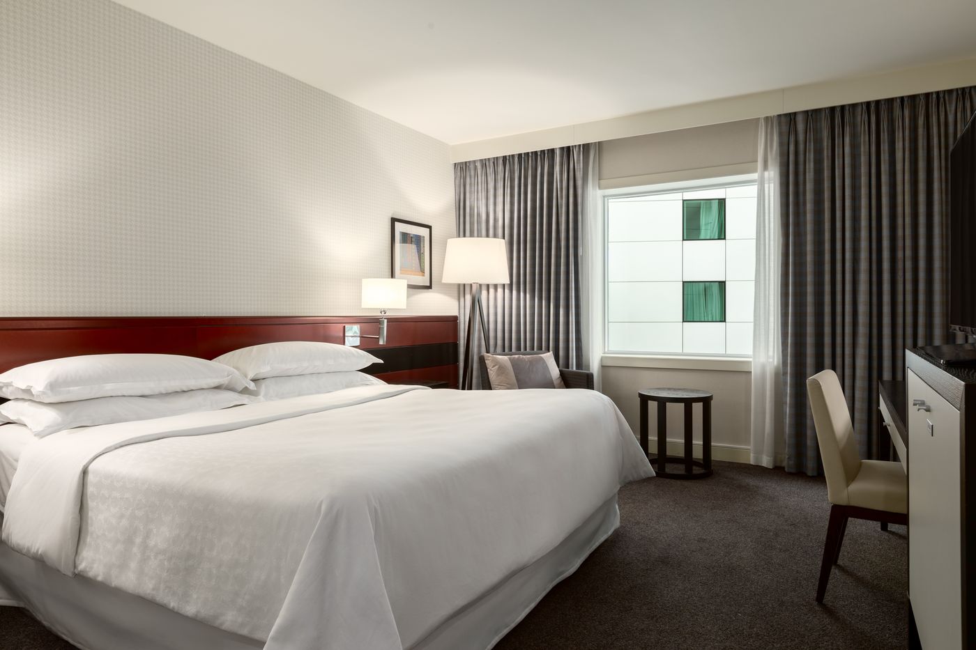 Sheraton-Amsterdam-Airport-Hotel-And-Conference-Center-Room-40