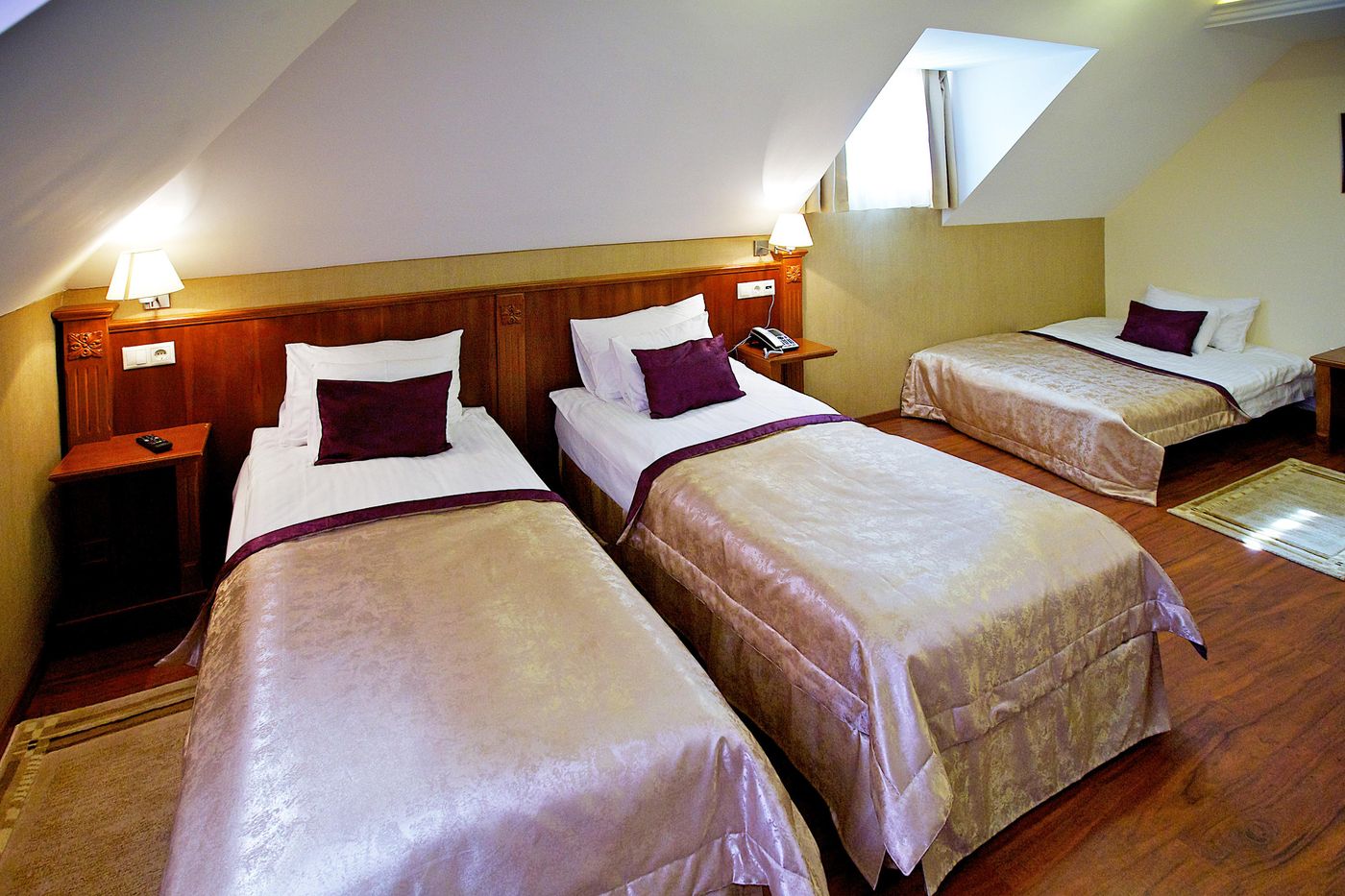Gold-Hotel-Budapest-Room-26