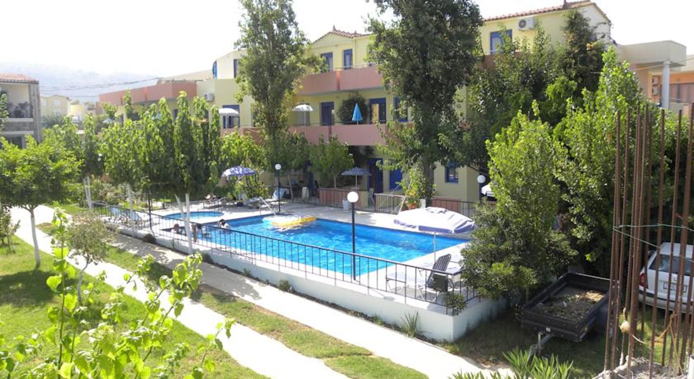 Leonidas Studios & Apartments