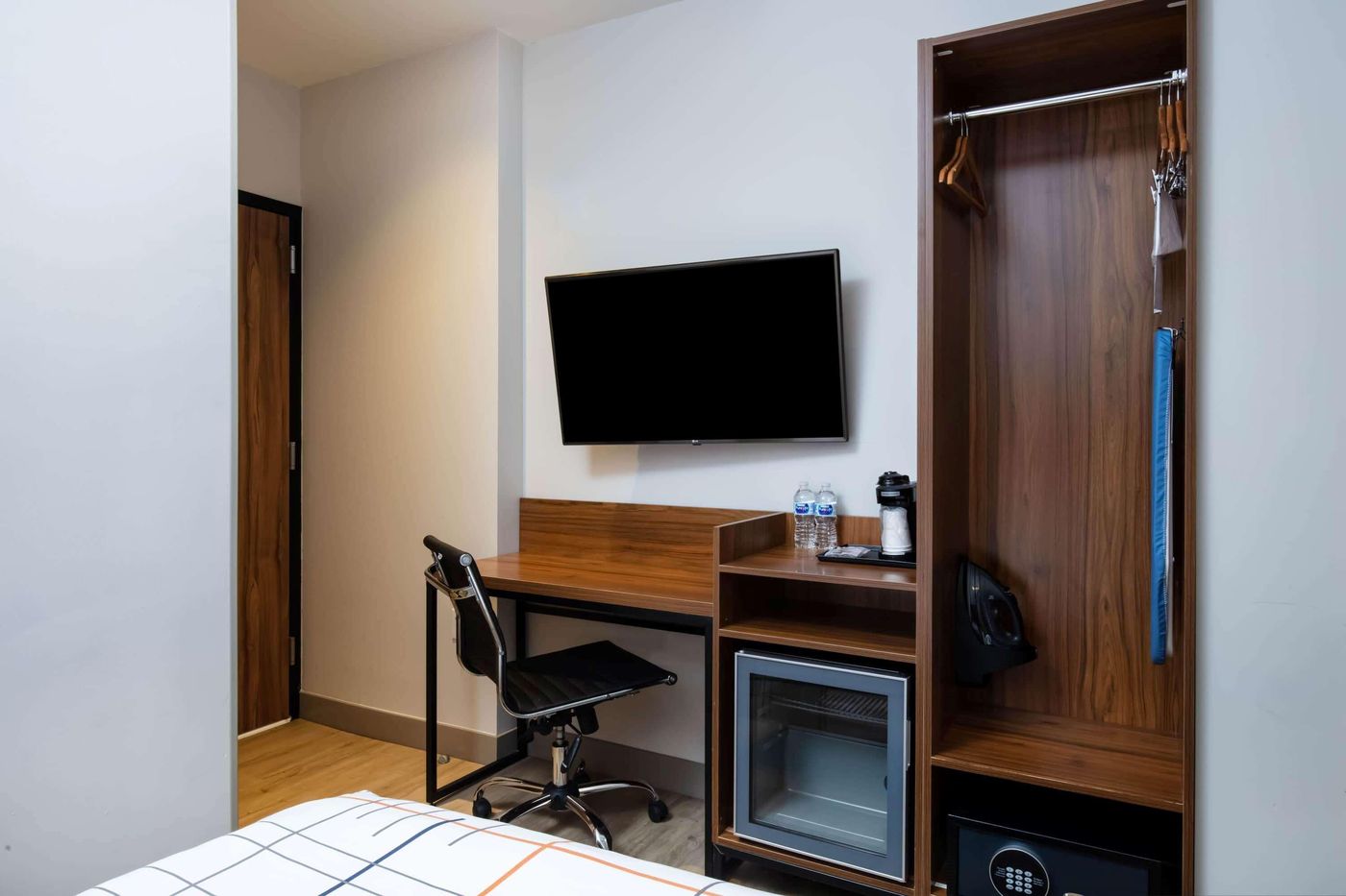 La-Quinta-Inn-and-Suites-Times-Square-South-Room-30