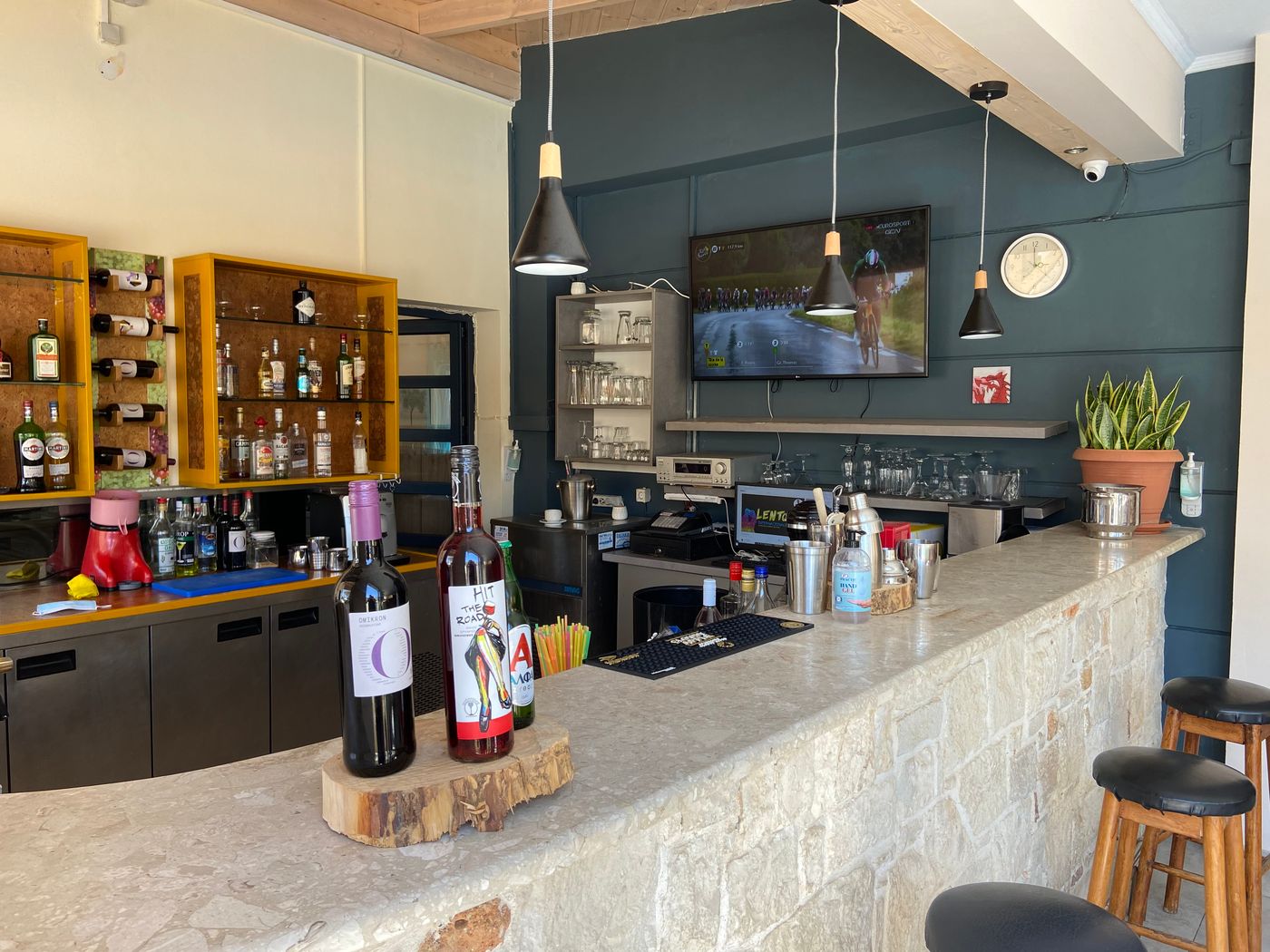 Blue-Aegean-Suites---Apts-Bar-46