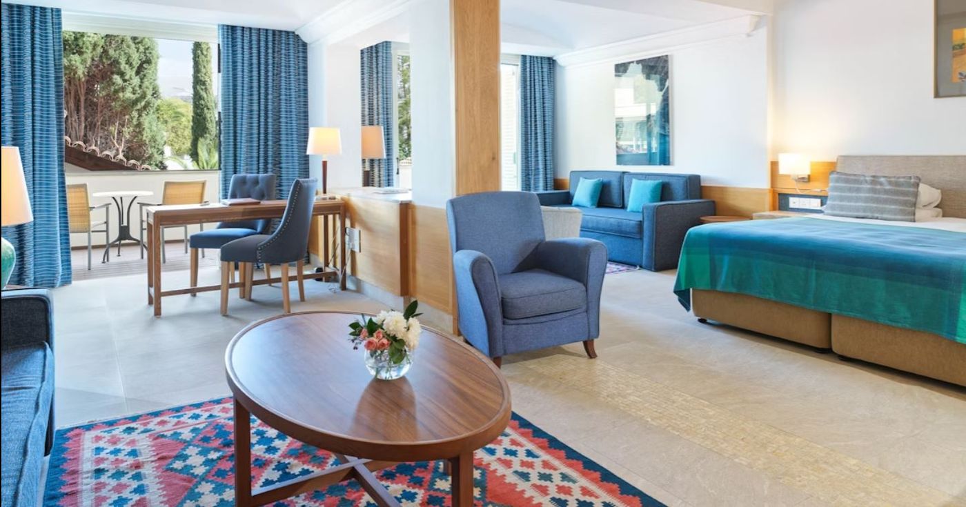 Columbia-Beach-Resort-Room-15