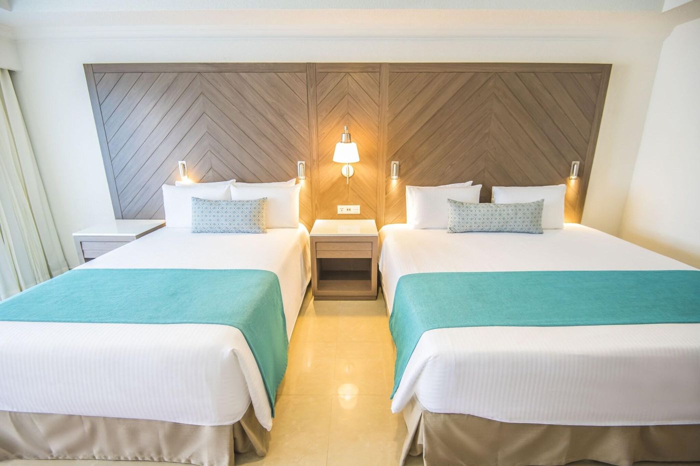 Sunscape-Resort---Spa-Room-39