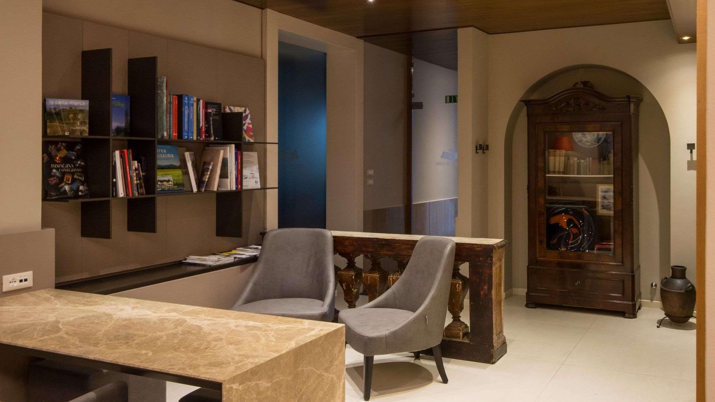 Best-Western-Hotel-Canon-d-Oro-Lobby-19