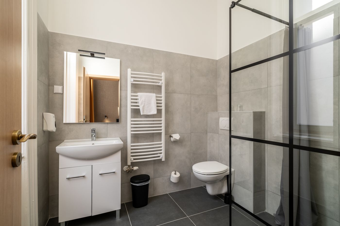 Full-Moon-Budapest-Room-43