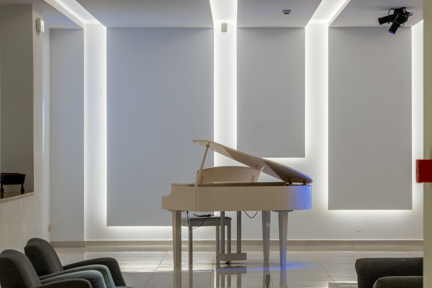 Hotel-Mediterranean-Beach-Lobby-77