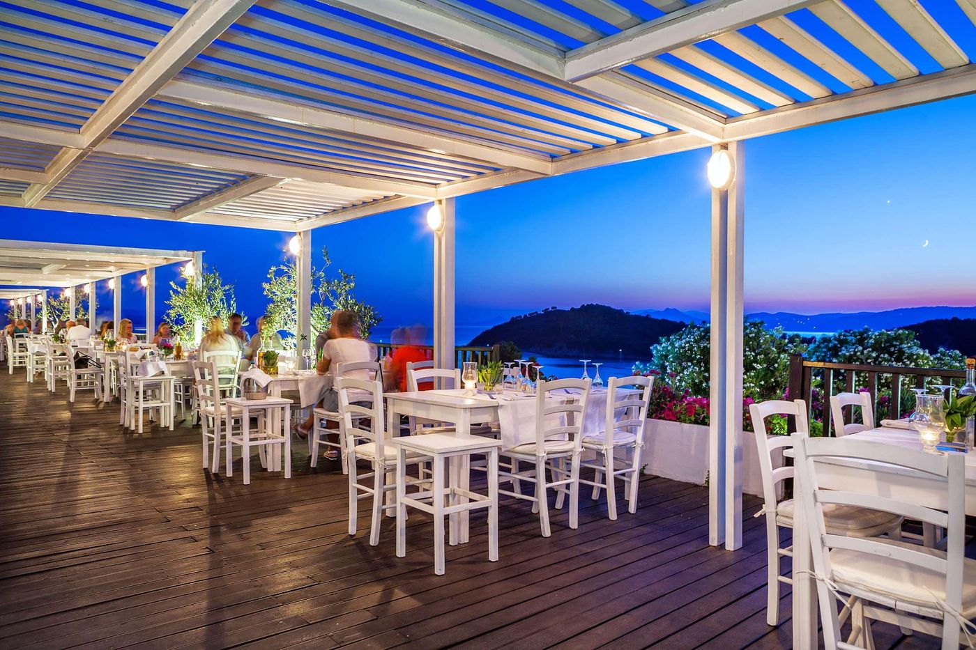 Skiathos-Palace-Hotel-Restaurant-11