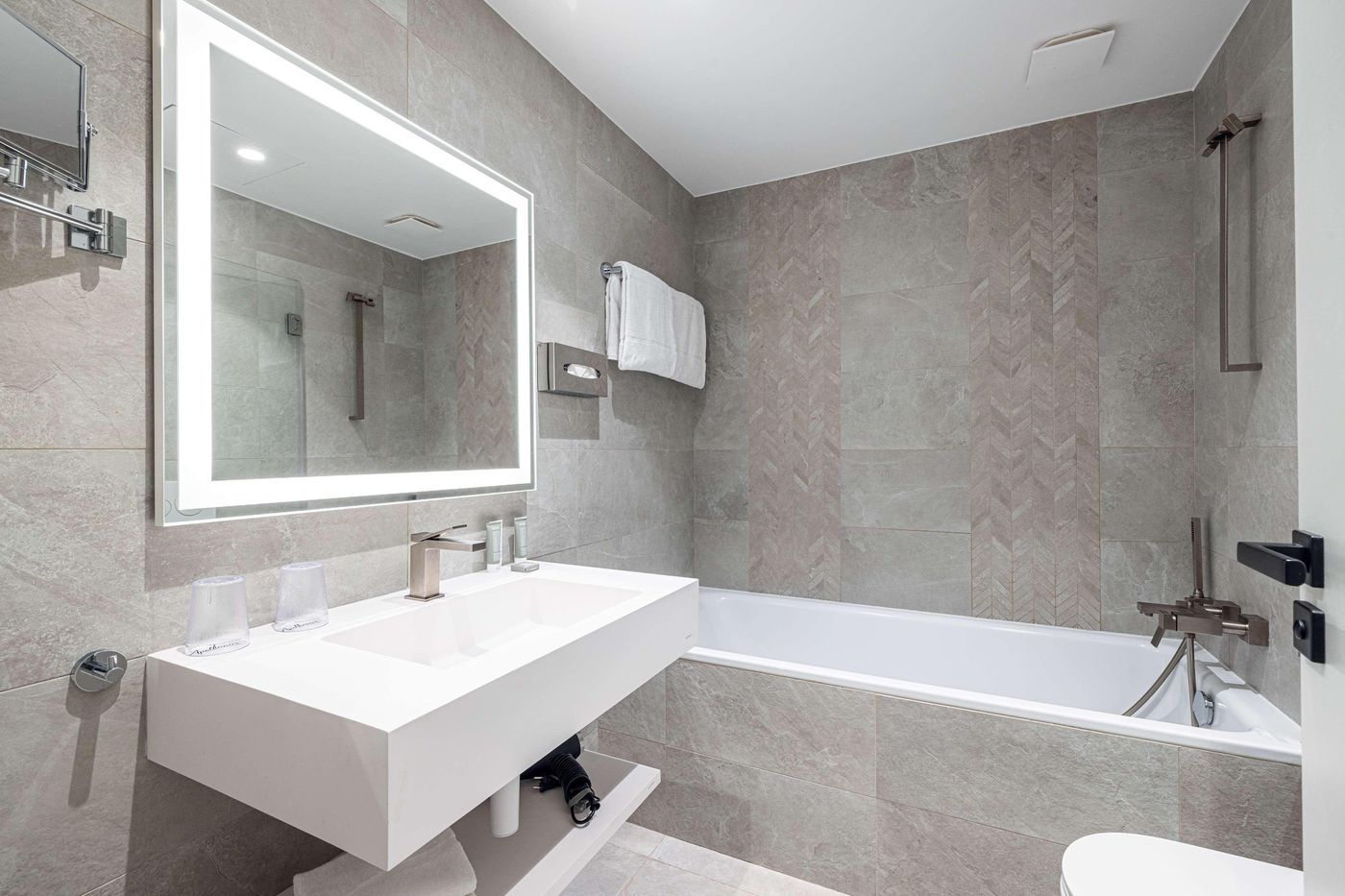 Apollinaire-Nice-Room-19