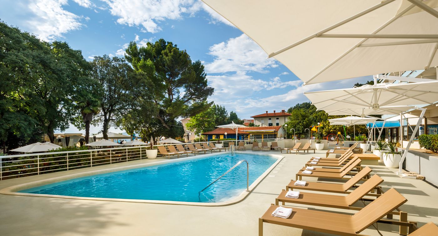 Remisens-Hotel-Marina-Pool-2