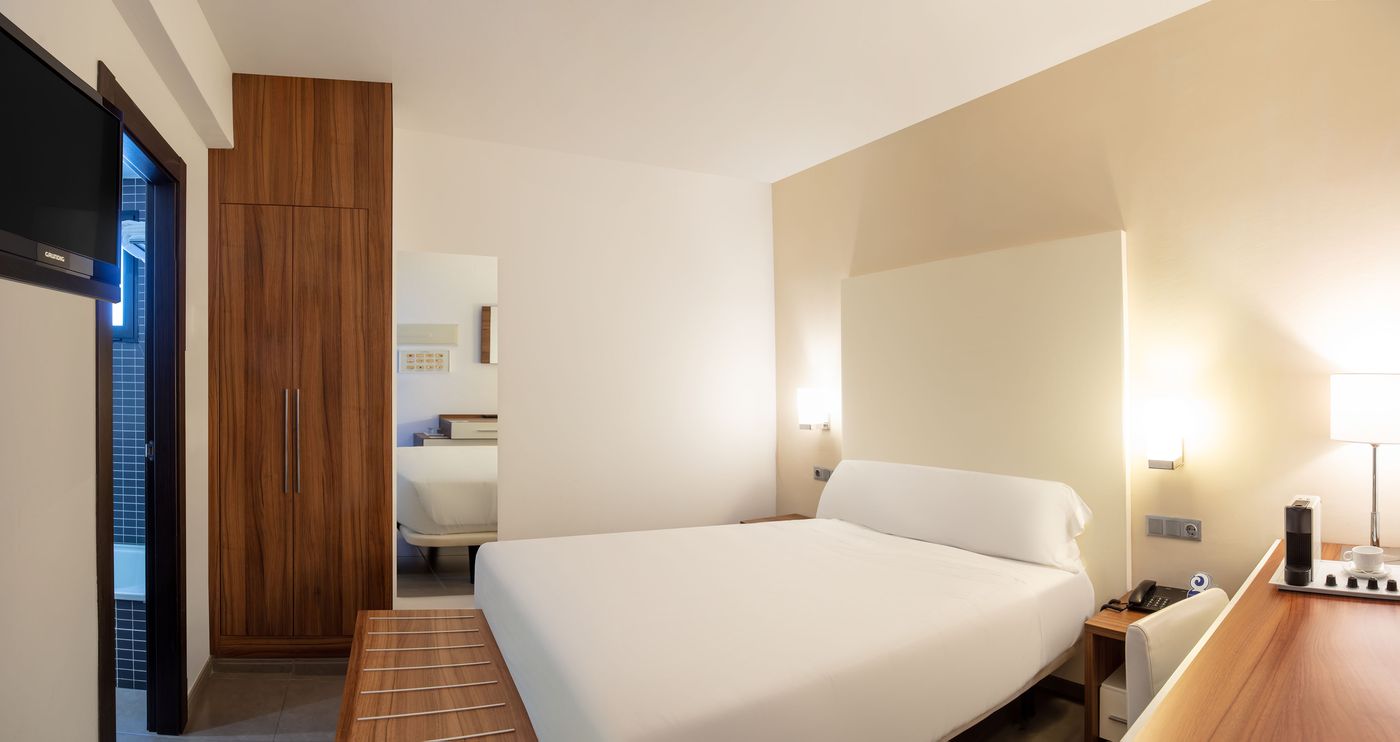 11.11.25 RH Boutique Portocristo