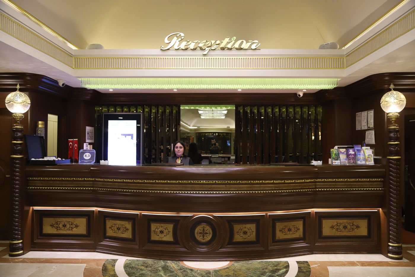 Hurry-Inn-Merter-Lobby-4