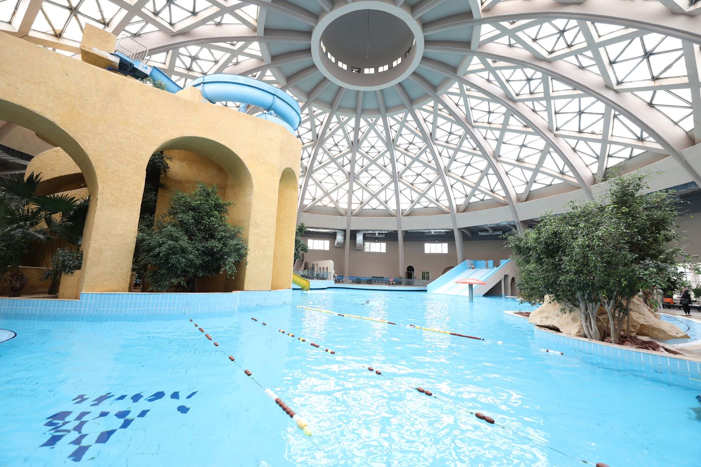 Hotel-Suite-Les-Charmilles-Pool-27