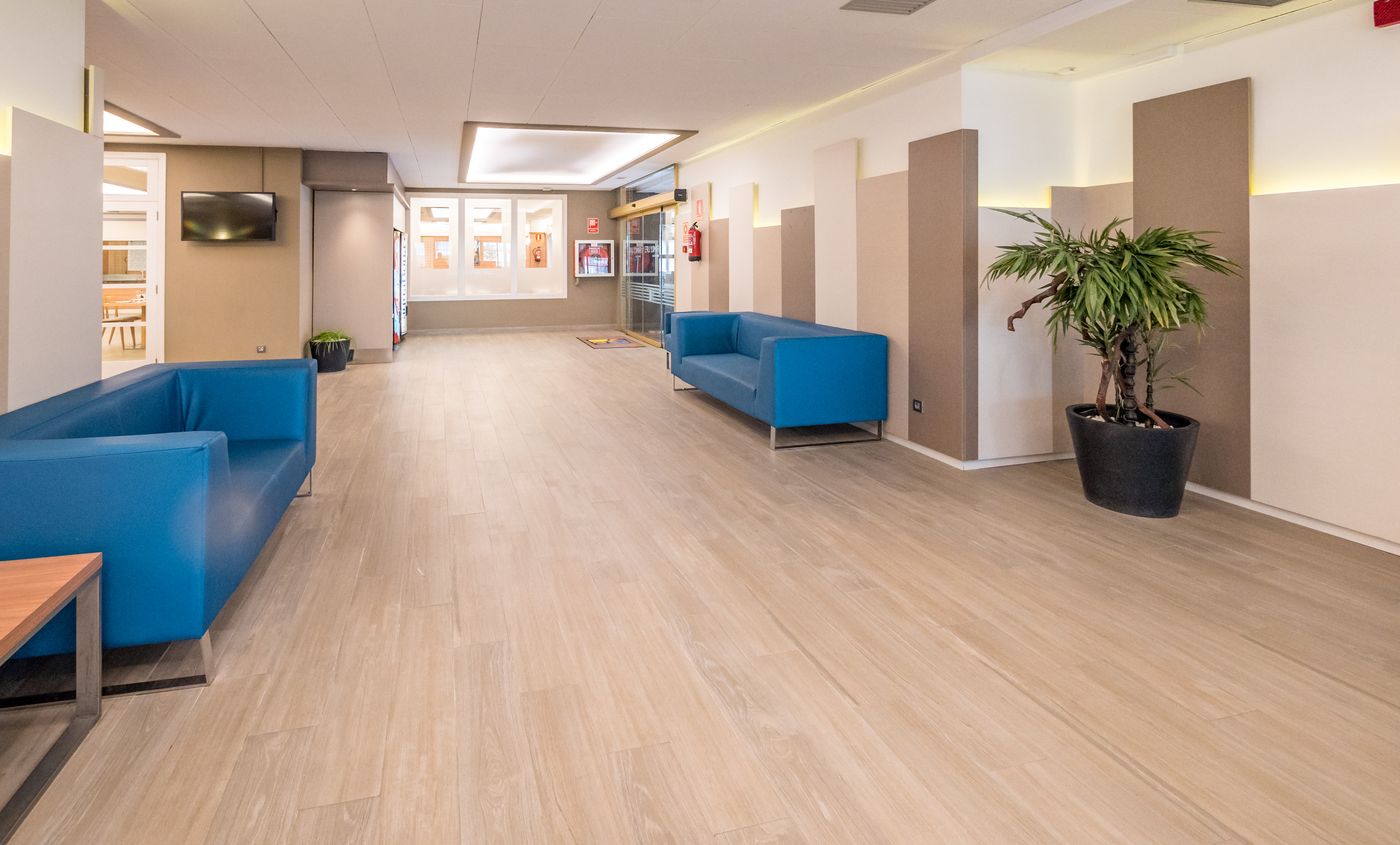 Golden-Avenida-Family-Suites-Lobby-41