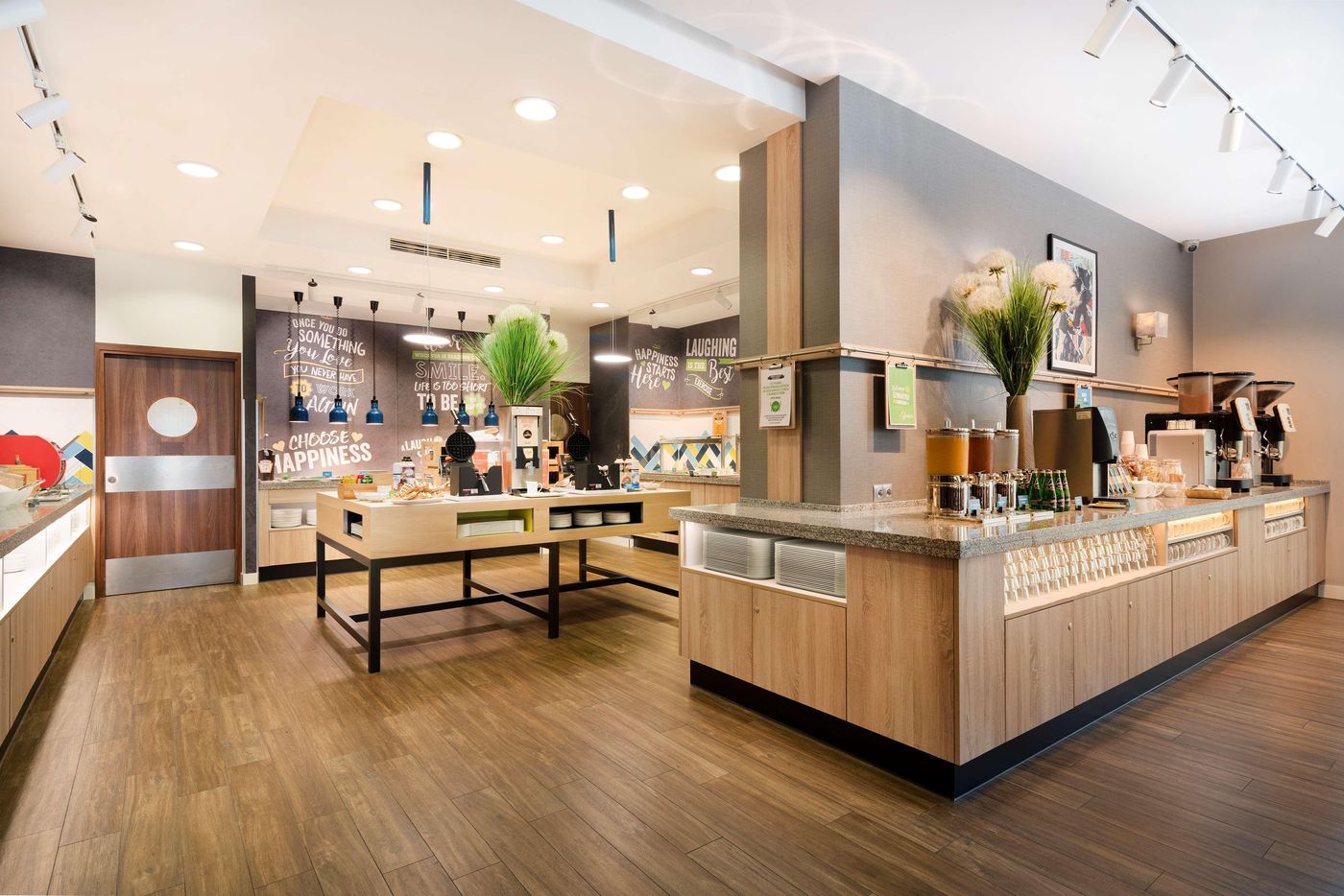 Hampton-By-Hilton-Krakow-Restaurant-9