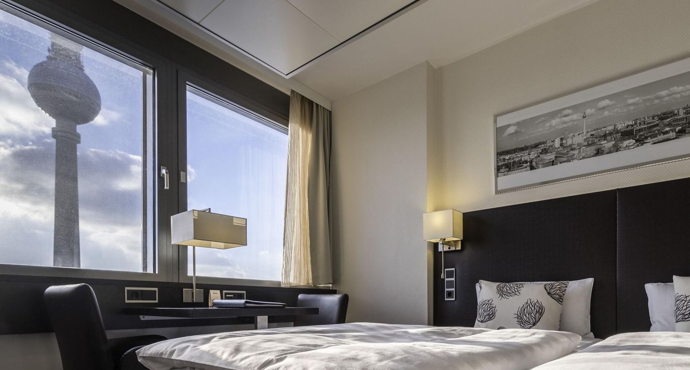 Park-Inn-by-Radisson-Berlin-Alexanderplatz-Room-48