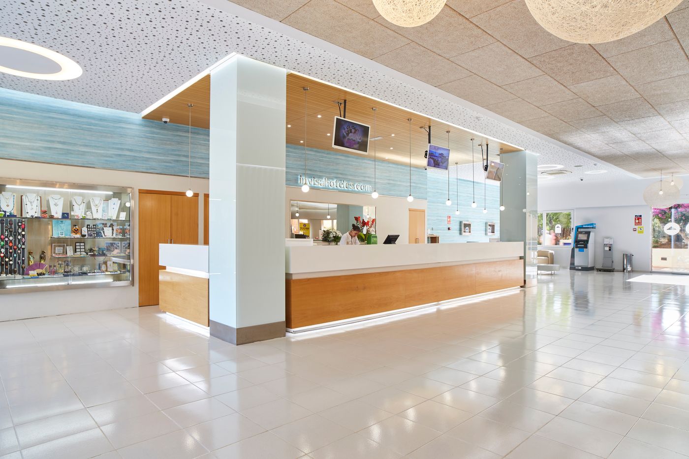 Invisa-Figueral-Resort---Cala-Blanca-Lobby-44