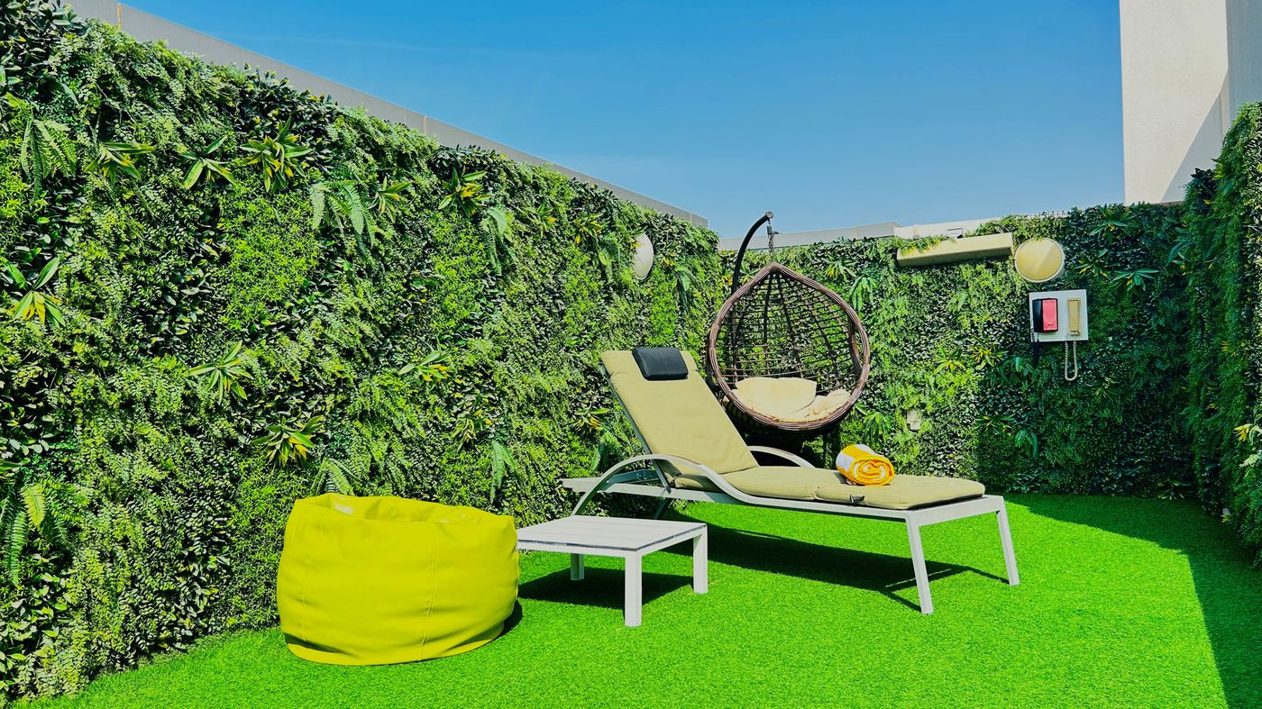 Hampton-by-Hilton-Dubai-Al-Barsha-Pool-34