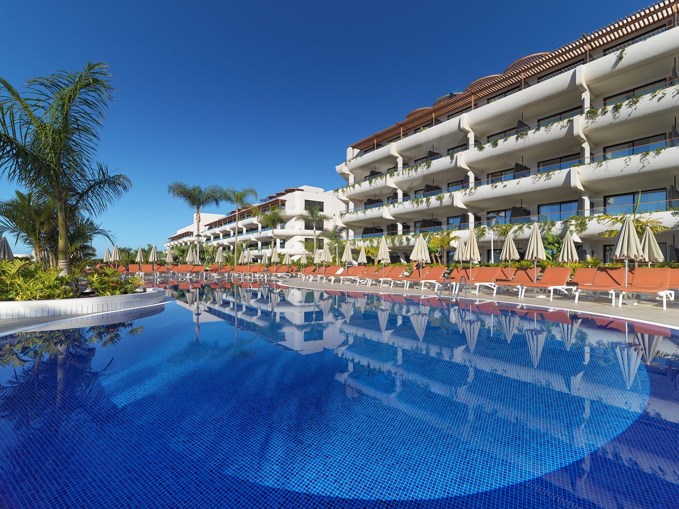 H10-Atlantic-Sunset-Horizons-Collection-Pool-1