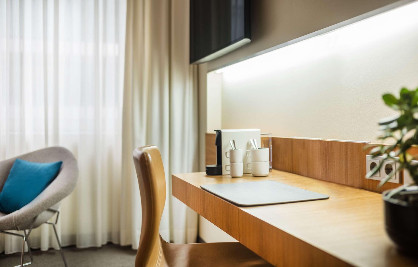 Lindner-Hotel-Berlin-Ku-damm--part-of-JdV-by-Hyatt-Room-53