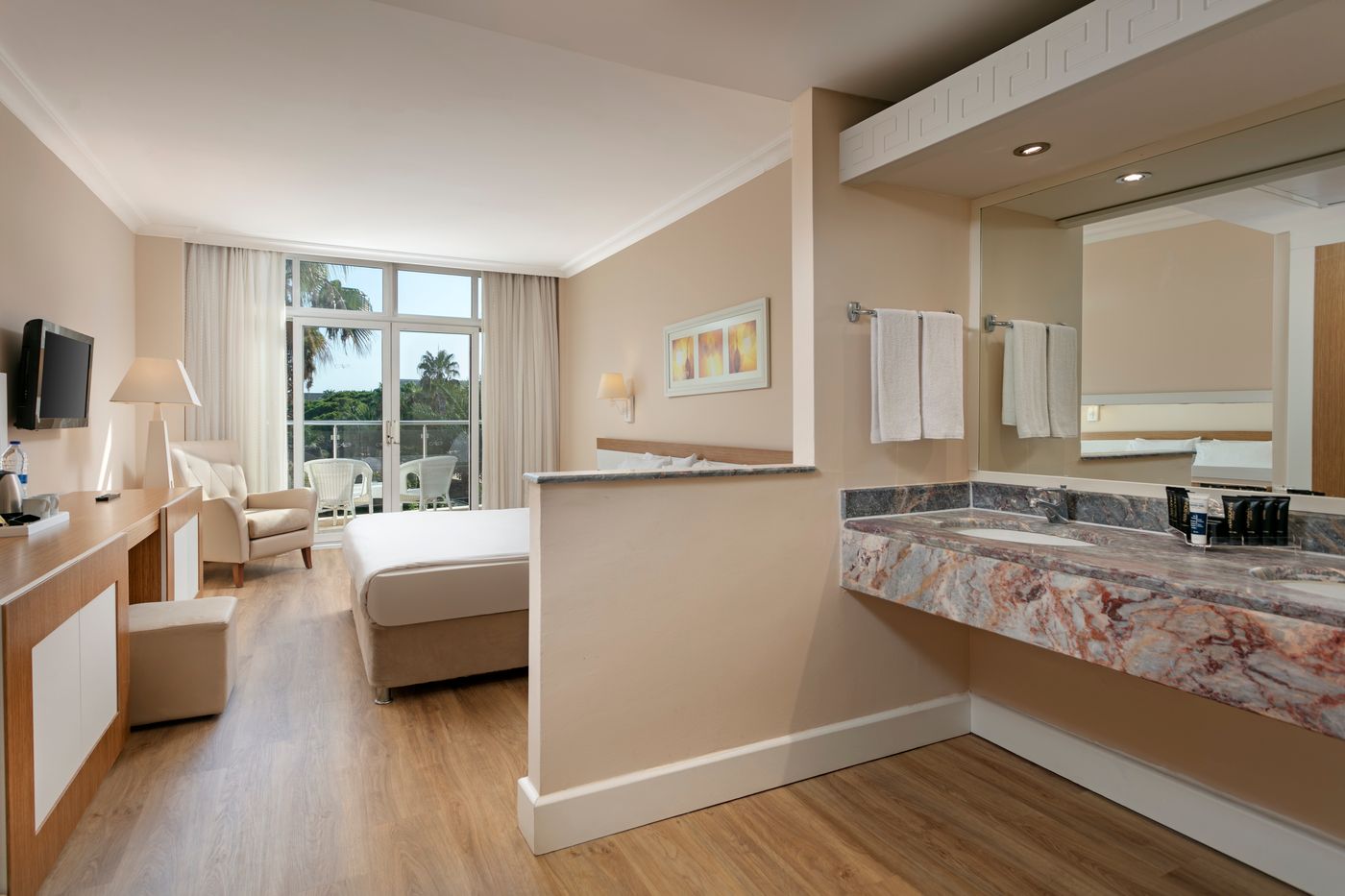 Alva-Donna-World-Palace-Hotel-Room-28