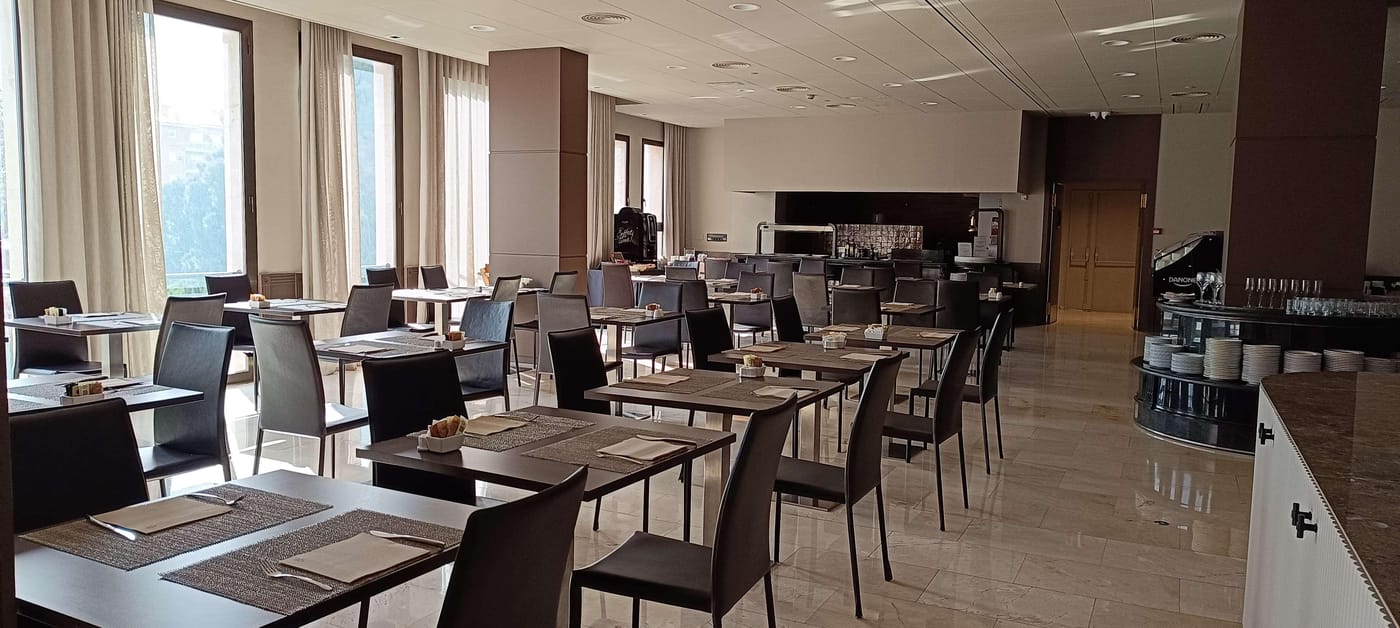 Best-Western-Premier-CMC-Girona-Restaurant-37