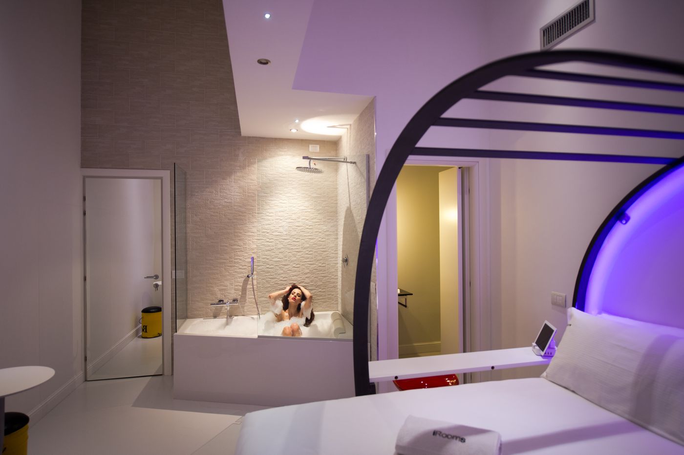 iRooms-Forum---Colosseum-Room-10