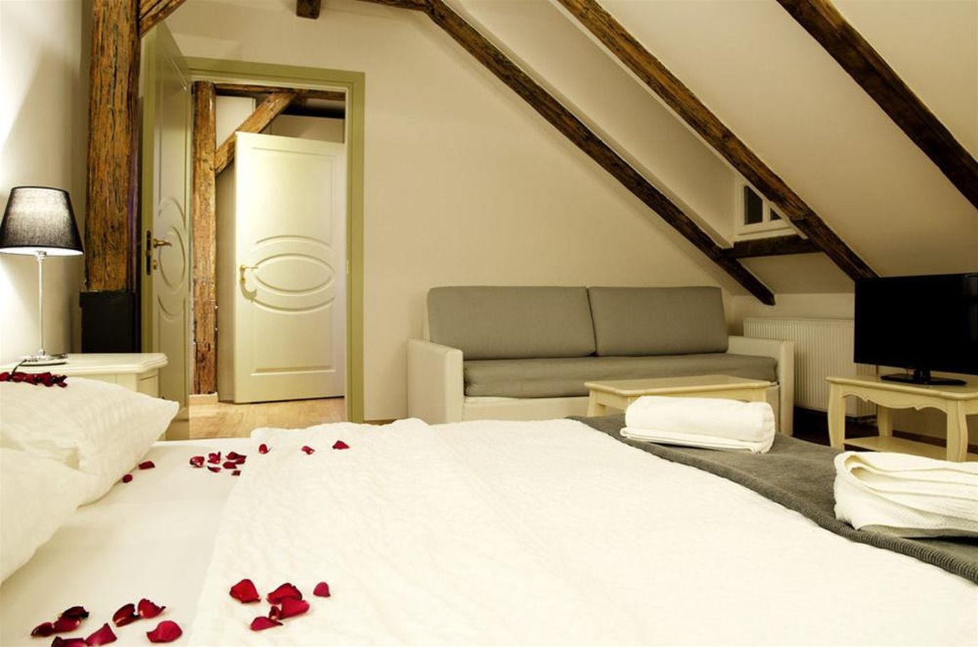 Dolce Vita Suites Hotel-Czech Republic-PRAGA-General view-7