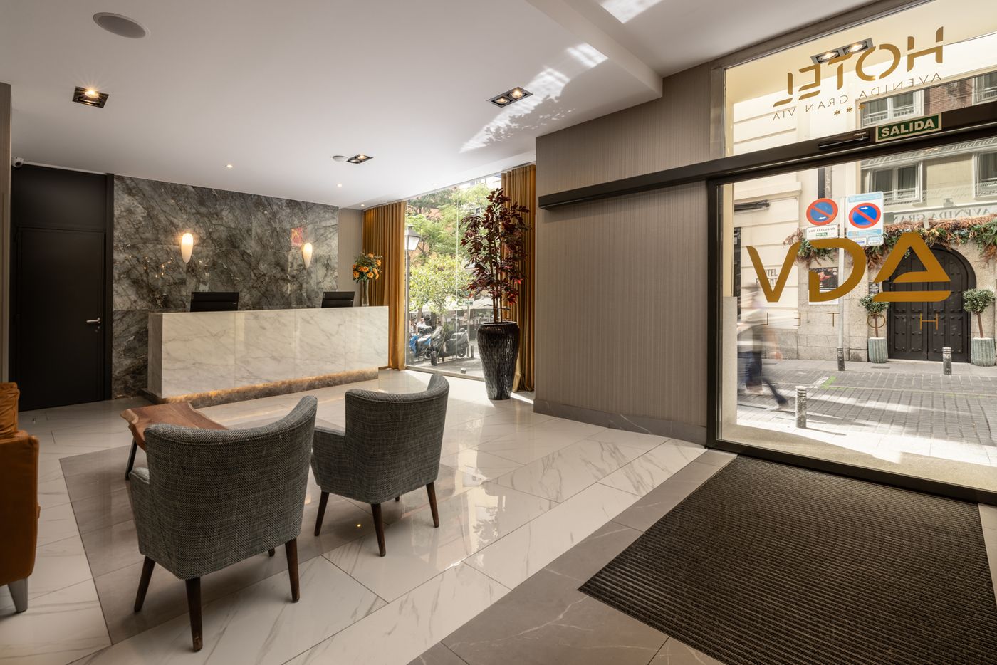 Avenida-Gran-Via-Lobby-13