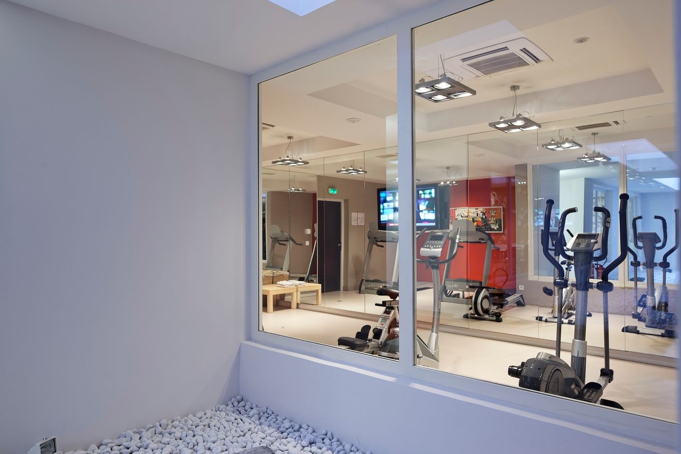 Hipark-Design-Suites-Nice-Sports-and-Entertainment-62